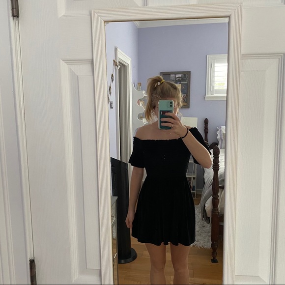 Urban Outfitters Black Velvet Dress - Picture 4 of 7